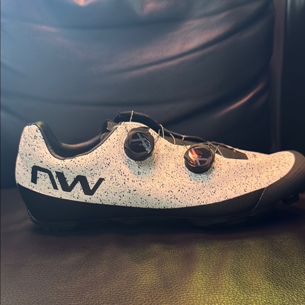 NW Cycling Shoe in Black and White